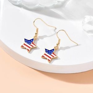 🇺🇸Adorable Gold Patriotic American Flag Hanging Star Earrings!